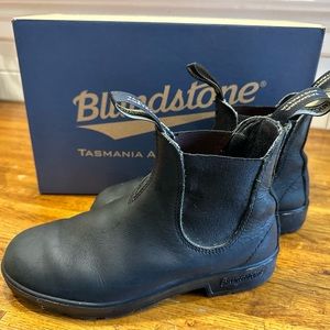 Blundstones women’s size 7 (Australian size 4) - black